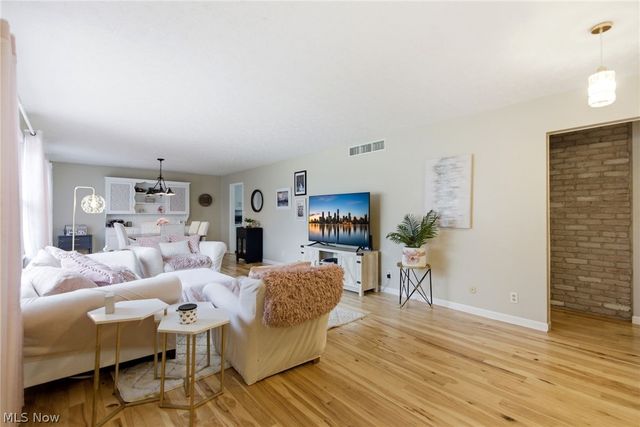 132 Eldridge Road, Aurora, OH 44202