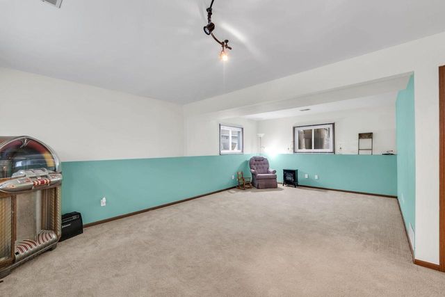 950 101st STREET, Pleasant Prairie, WI 53158