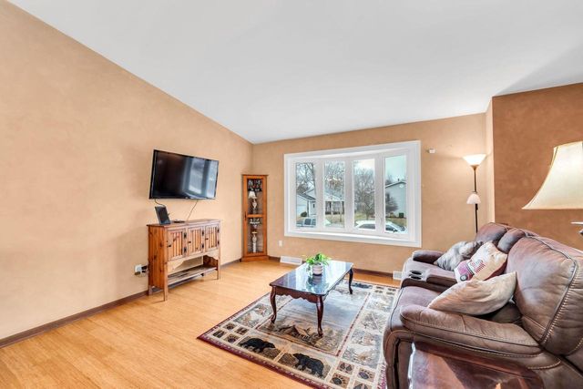 950 101st STREET, Pleasant Prairie, WI 53158