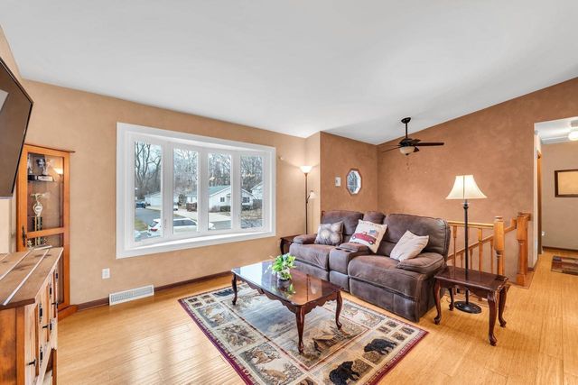 950 101st STREET, Pleasant Prairie, WI 53158