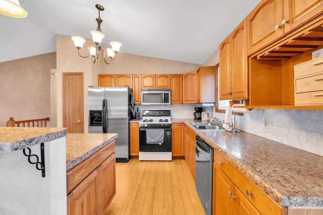 950 101st STREET, Pleasant Prairie, WI 53158