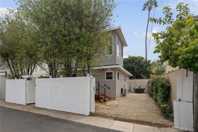 724 San Miguel Avenue, Venice, CA 90291
