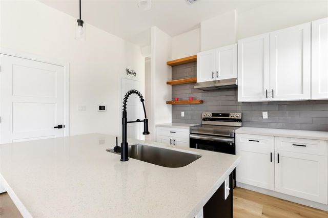 33 Road 5136, Cleveland, TX 77327