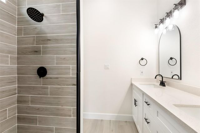 33 Road 5136, Cleveland, TX 77327