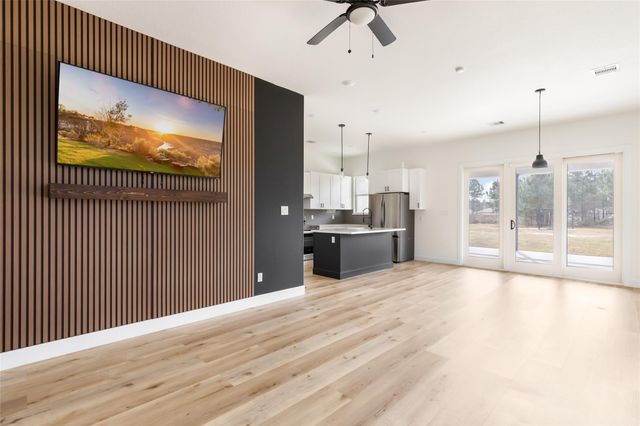 33 Road 5136, Cleveland, TX 77327