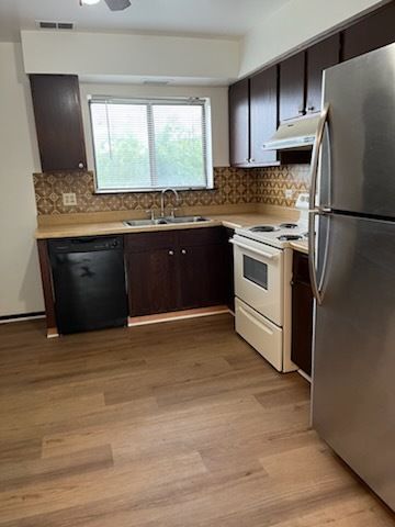 1779 Rand Road 2B, Des Plaines, IL 60016