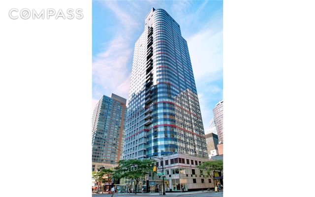 250 E 54th St Apt 22B, New York City, NY 10022