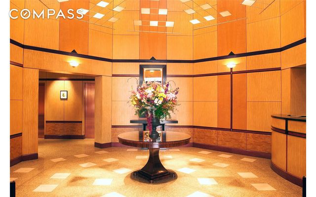 250 E 54th St Apt 22B, New York City, NY 10022