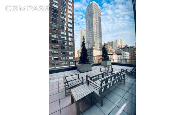 250 E 54th St Apt 22B, New York City, NY 10022