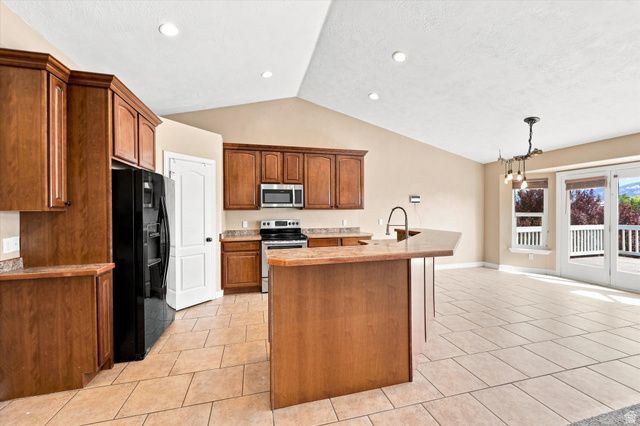 1396 S LUKAS LN, Saratoga Springs, UT 84045
