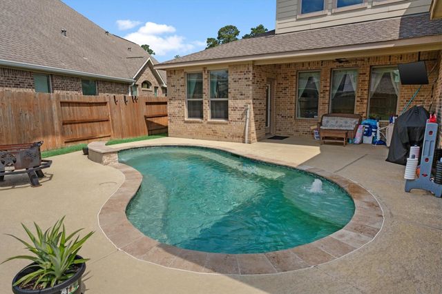 2752 Sterling Heights Lane, Conroe, TX 77385