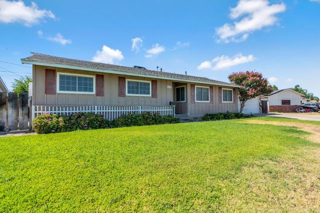 524 Rall Avenue, Clovis, CA 93612