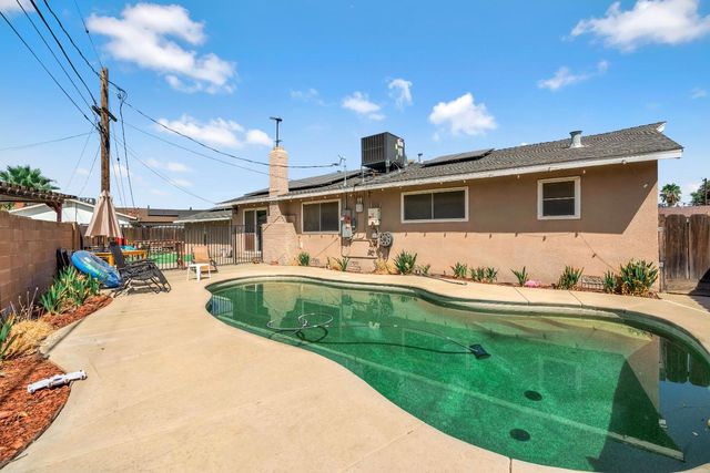 524 Rall Avenue, Clovis, CA 93612