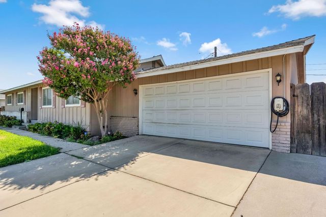 524 Rall Avenue, Clovis, CA 93612