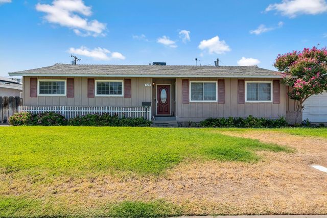 524 Rall Avenue, Clovis, CA 93612
