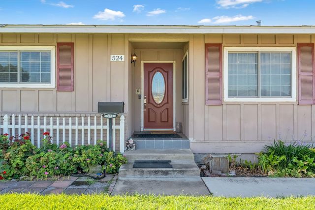 524 Rall Avenue, Clovis, CA 93612