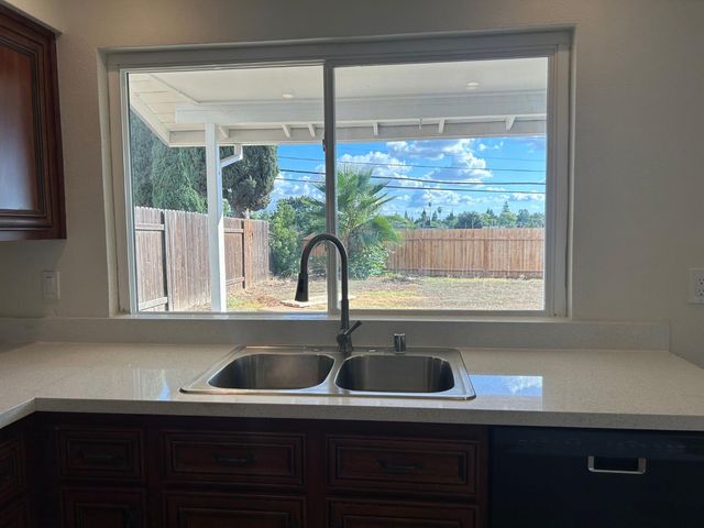 6636 Saint James Dr, Carmichael, CA 95608