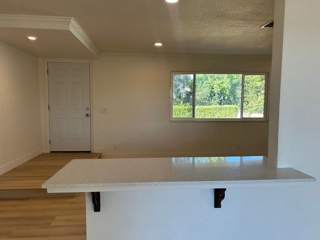 6636 Saint James Dr, Carmichael, CA 95608