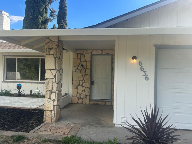 6636 Saint James Dr, Carmichael, CA 95608
