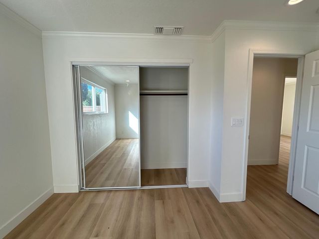 6636 Saint James Dr, Carmichael, CA 95608