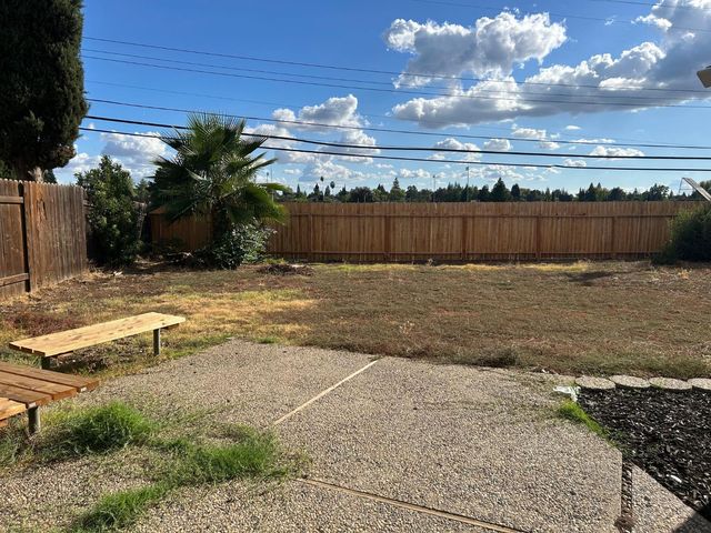 6636 Saint James Dr, Carmichael, CA 95608