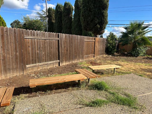 6636 Saint James Dr, Carmichael, CA 95608