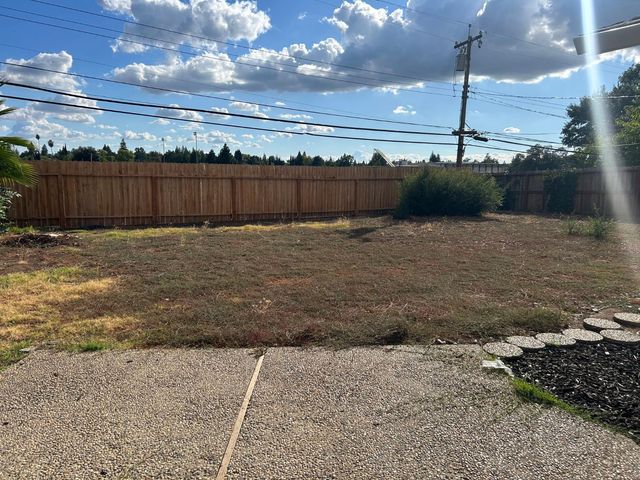 6636 Saint James Dr, Carmichael, CA 95608