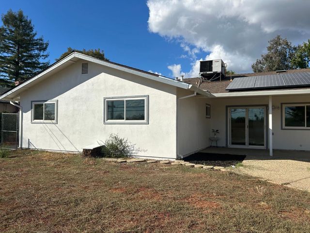 6636 Saint James Dr, Carmichael, CA 95608