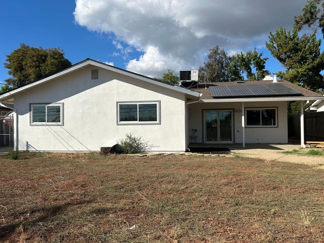 6636 Saint James Dr, Carmichael, CA 95608