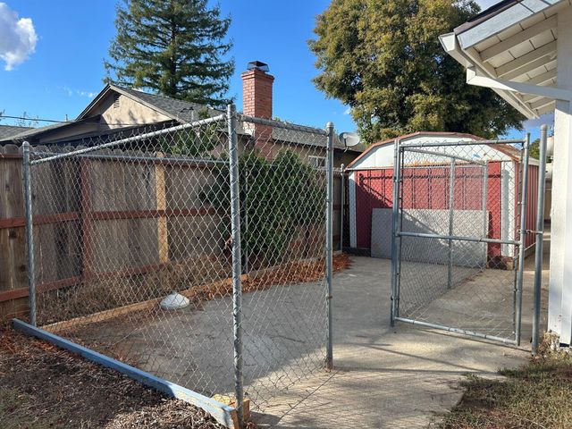 6636 Saint James Dr, Carmichael, CA 95608