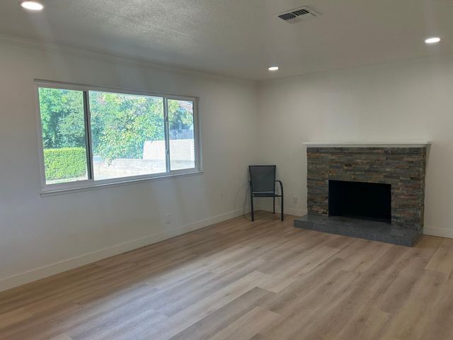 6636 Saint James Dr, Carmichael, CA 95608