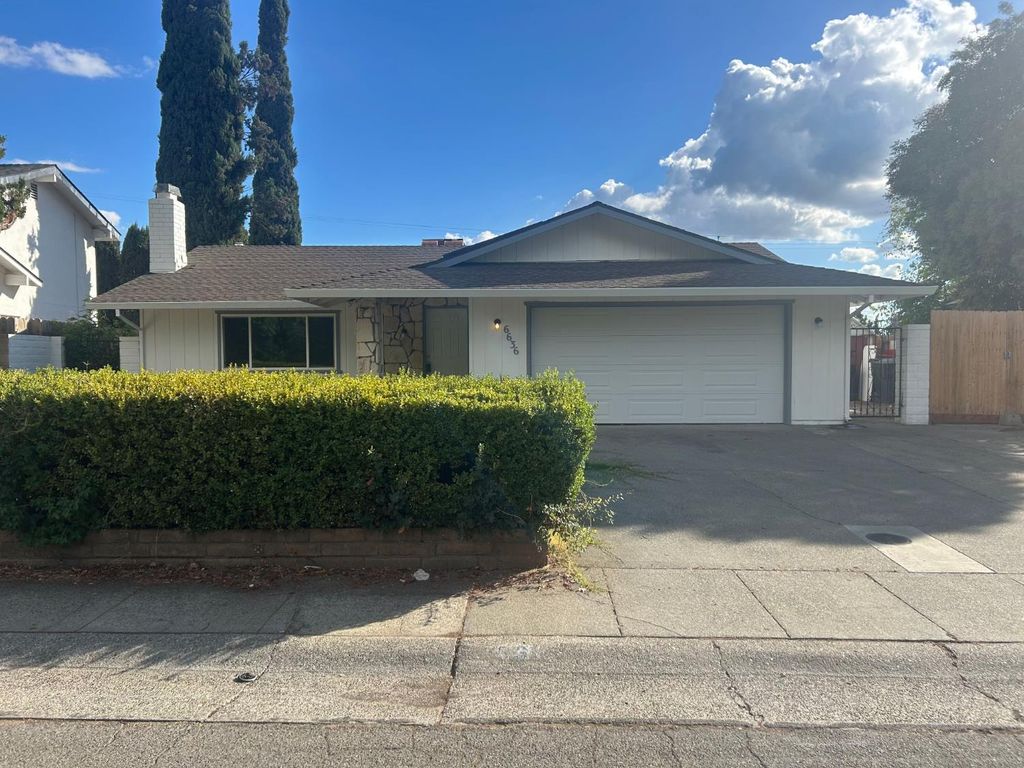 6636 Saint James Dr, Carmichael, CA 95608