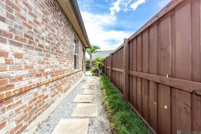 15427 Mistybrook Dr, Baton Rouge, LA 70816