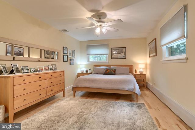 324 LEEARDEN RD, Hershey, PA 17033
