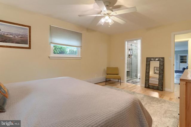 324 LEEARDEN RD, Hershey, PA 17033