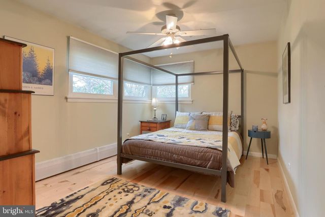 324 LEEARDEN RD, Hershey, PA 17033