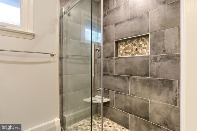324 LEEARDEN RD, Hershey, PA 17033