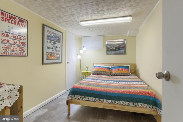 324 LEEARDEN RD, Hershey, PA 17033