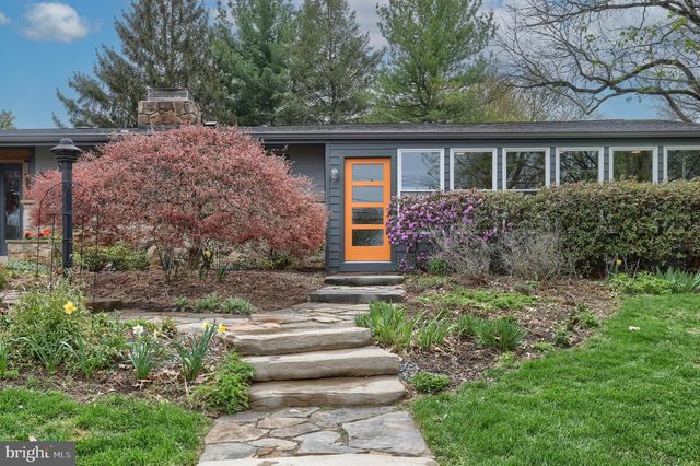 324 LEEARDEN RD, Hershey, PA 17033