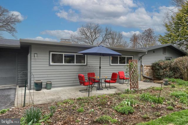 324 LEEARDEN RD, Hershey, PA 17033