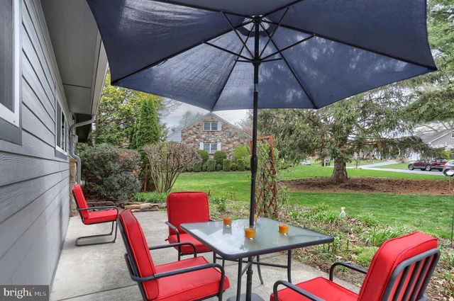 324 LEEARDEN RD, Hershey, PA 17033
