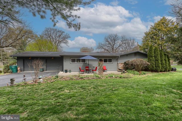 324 LEEARDEN RD, Hershey, PA 17033