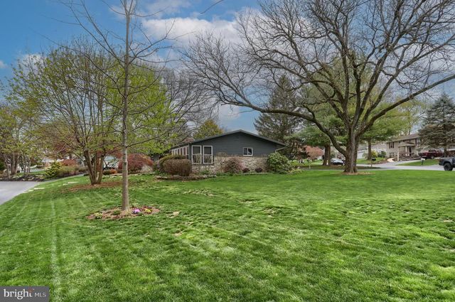 324 LEEARDEN RD, Hershey, PA 17033