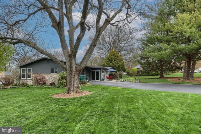 324 LEEARDEN RD, Hershey, PA 17033
