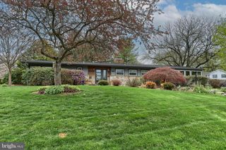324 LEEARDEN RD, Hershey, PA 17033