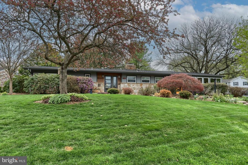 324 LEEARDEN RD, Hershey, PA 17033