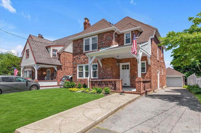 15 Hampton Road, Lynbrook, NY 11563