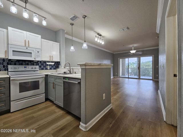 8290 GATE Parkway 152, Jacksonville, FL 32216