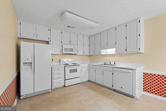 270 Autumn Glen Circle, Fayetteville, GA 30215