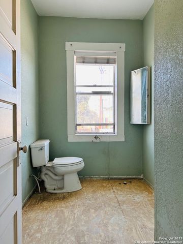 4104 S PRESA ST, San Antonio, TX 78223